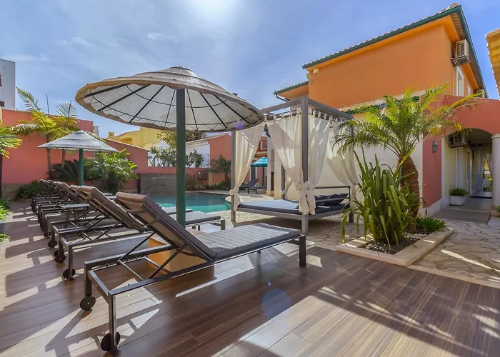 Charming & Dom Manuel I Adults Only