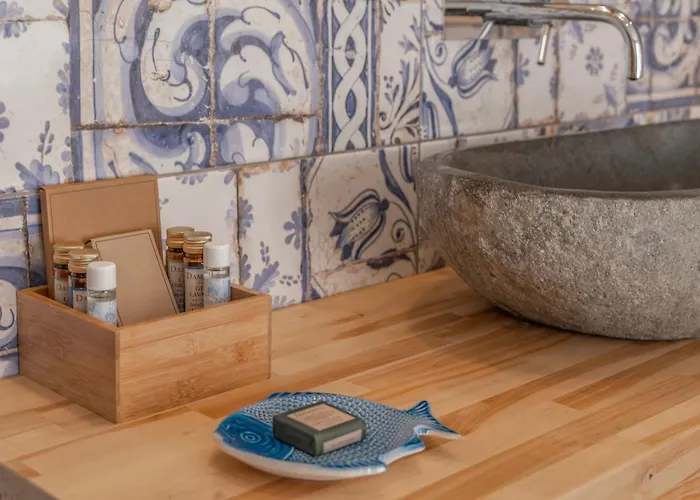 Charming & Dom Manuel I Adults Only