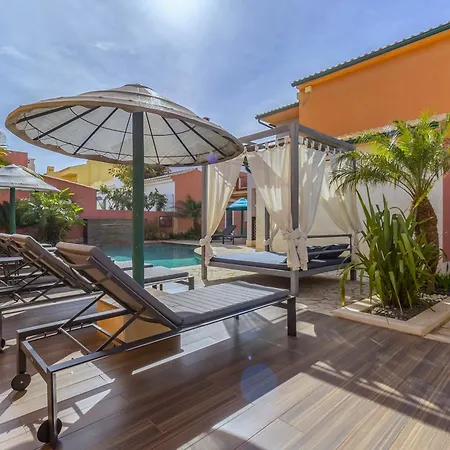 Charming & Dom Manuel I Adults Only